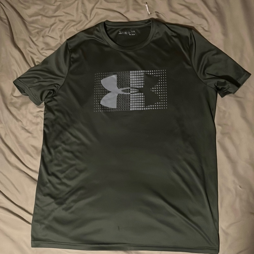 Military green dry fit under armor t shirt
